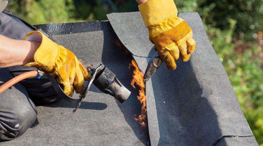 Professional gutter cleaning in Ford, WA